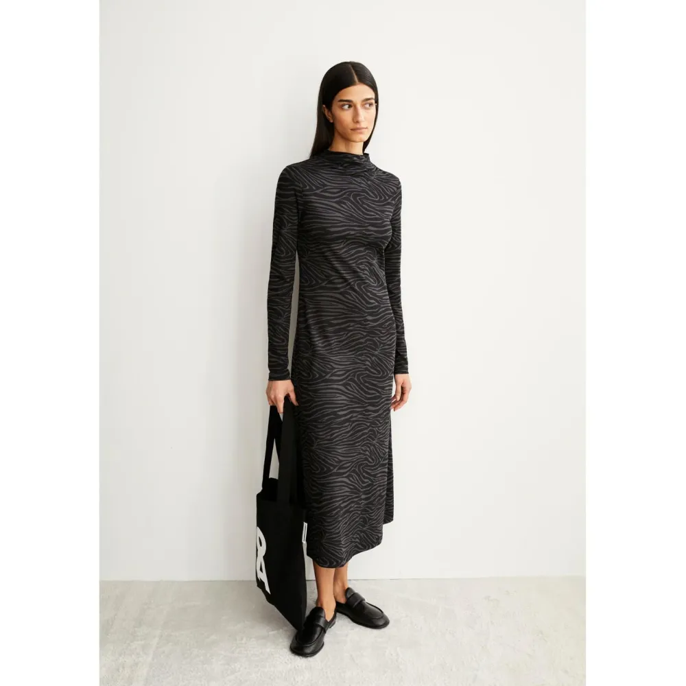ARMEDANGELS - Women's Dailimaa Zebraraa - Kleid Black