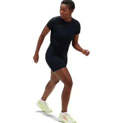 - Woen' Perforance Run hort eeve - aufhirt < HOKA Online