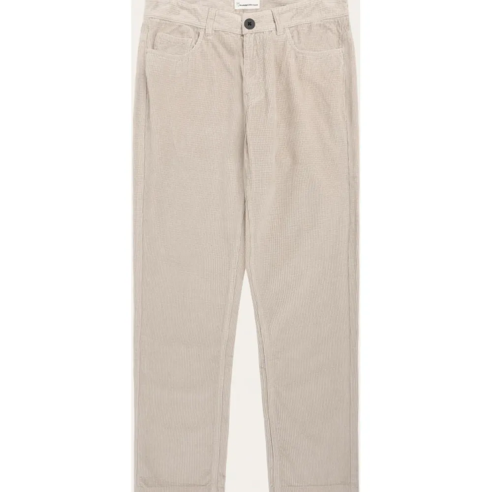 KnowledgeCotton Apparel - 5-Pocket 8-Wales Corduroy Pant - Freizeithose Light Feather Gray Hot
