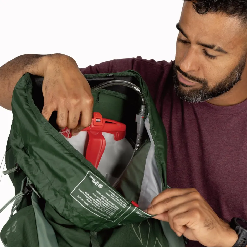 Osprey Trekkingausrüstung|Wanderrucksäcke-- Talon 44 - Wanderrucksack Black / Coal Grey