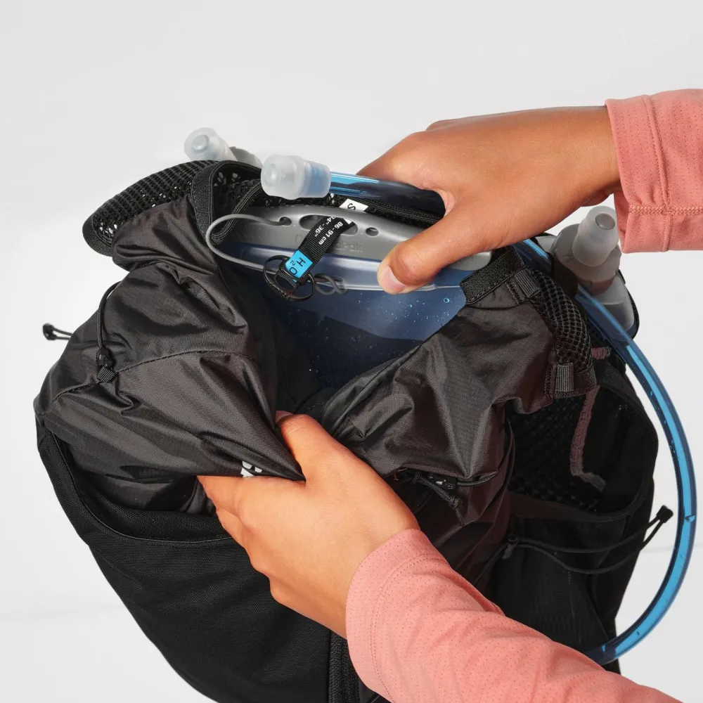 - Woen' Active kin 12 et - Trairunningruckack < Salomon Hot