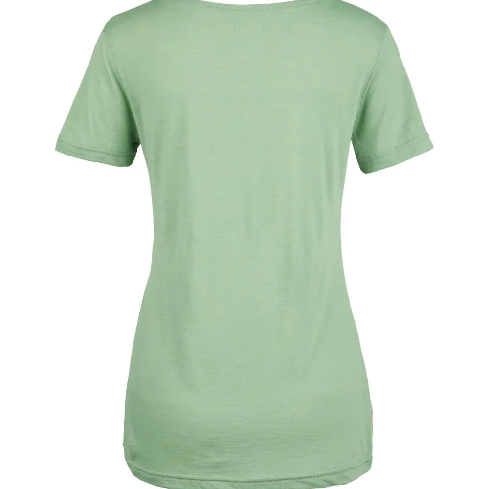 - Woen' The Eentia ogo Tee - erinohirt < super.natural New